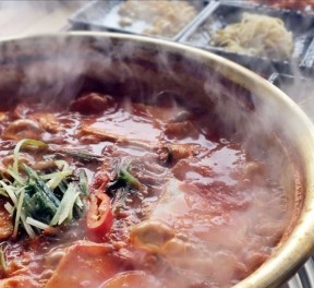중문 그때그집 - 흑돼지김치찌개 무한리필 (4인)