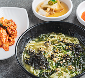 중문보말칼국수 - 보말칼국수2+흑돼지수육 제공
